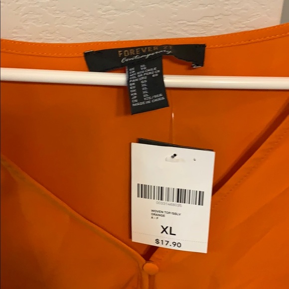 Mid sleeve lose fitting button down cropped top - Picture 2 of 3